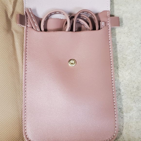 Crossbody Purse with Touchsceen Access - Picture 2 of 3